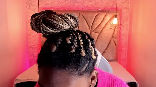 Queen perla  online show from 02/07/25, 12:17