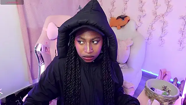 Queen perla  online show from 12/17/25, 11:11