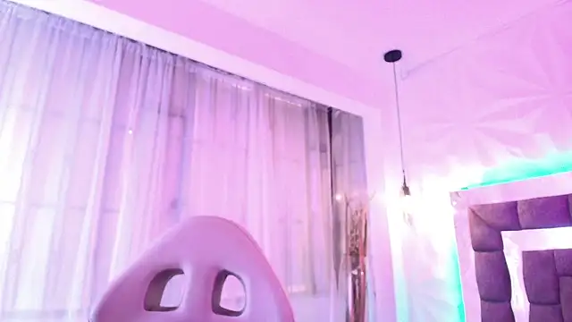 Snapshot of Queen_perla_ chatting on 06/23/26, 12:14 Queen perla online show from 06/23/26, 12:14