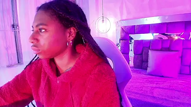 Snapshot of Queen_perla_ chatting on 06/30/26, 12:39 Queen perla online show from 06/30/26, 12:39