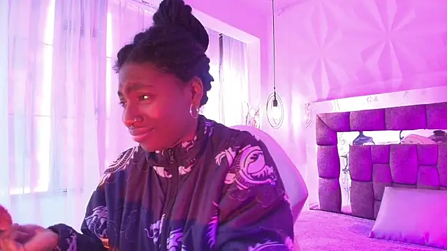 Snapshot of Queen_perla_ chatting on 07/06/26, 08:00 Queen perla online show from 07/06/26, 08:00