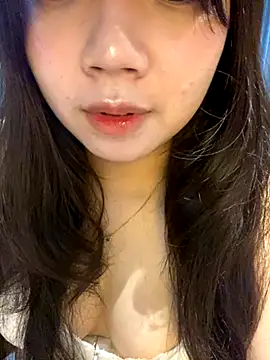 Hotellinh12 online show from 10/05/25, 04:27