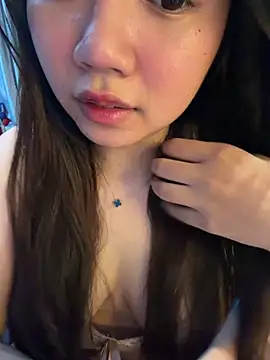 Hotellinh12 online show from 05/18/26, 11:49