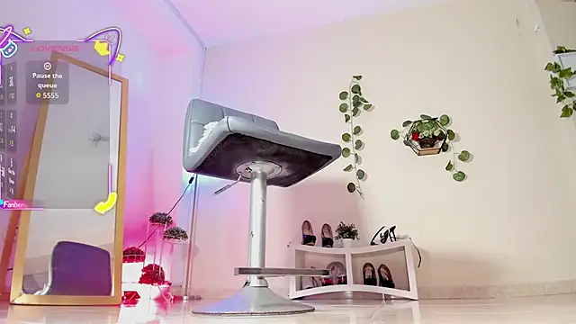 thais dreams online show from 10/14/25, 12:28