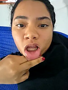 Watagatapitusberry1 online show from 11/25/25, 03:06