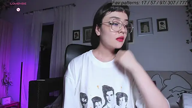 Snapshot of Conlosmichis chatting on 03/01/25, 02:48 Conlosmichis online show from 03/01/25, 02:48