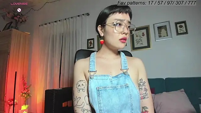 Snapshot of Conlosmichis chatting on 03/22/25, 11:53 Conlosmichis online show from 03/22/25, 11:53