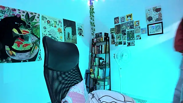 Snapshot of Conlosmichis chatting on 09/24/25, 12:03 Conlosmichis online show from 09/24/25, 12:03