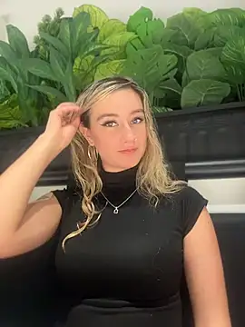 Snapshot of MaryDeniro chatting on 05/01/26, 12:26 MaryDeniro online show from 05/01/26, 12:26