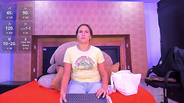 SofiAndNicol online show from 12/16/25, 11:04