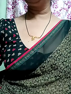 Snapshot of Rosy-B chatting on 01/08/25, 05:59 Rosy-B online show from 01/08/25, 05:59