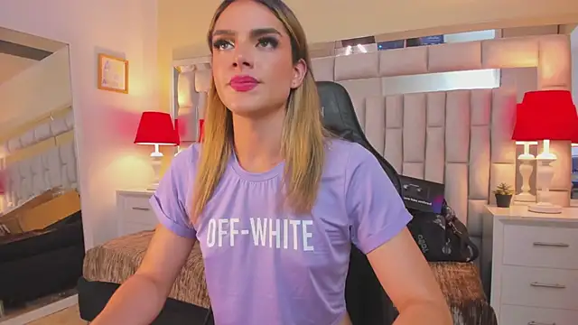 Snapshot of mariiahneedles chatting on 12/28/24, 03:58 mariiahneedles online show from 12/28/24, 03:58