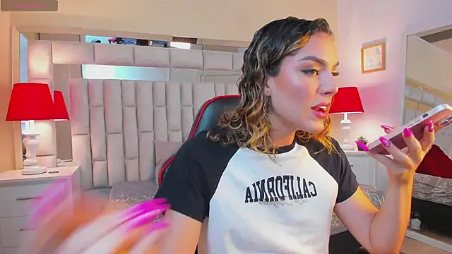 Snapshot of mariiahneedles chatting on 02/04/25, 08:17 mariiahneedles online show from 02/04/25, 08:17