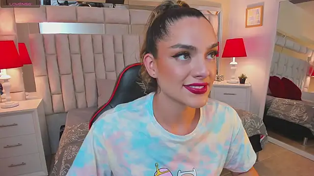 Snapshot of mariiahneedles chatting on 02/05/25, 10:33 mariiahneedles online show from 02/05/25, 10:33