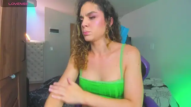 Snapshot of mariiahneedles chatting on 07/12/26, 10:34 mariiahneedles online show from 07/12/26, 10:34
