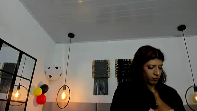 Snapshot of Sweet_camille chatting on 07/06/26, 02:19 Sweet camille online show from 07/06/26, 02:19