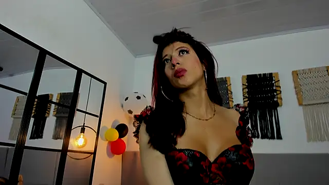 Snapshot of Sweet_camille chatting on 07/15/26, 02:50 Sweet camille online show from 07/15/26, 02:50