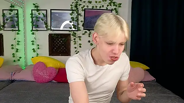 Snapshot of Nick_Win chatting on 02/04/25, 10:10 Nick Win online show from 02/04/25, 10:10