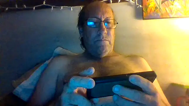 Snapshot of hornyrich69 chatting on 07/10/26, 04:06 hornyrich69 online show from 07/10/26, 04:06