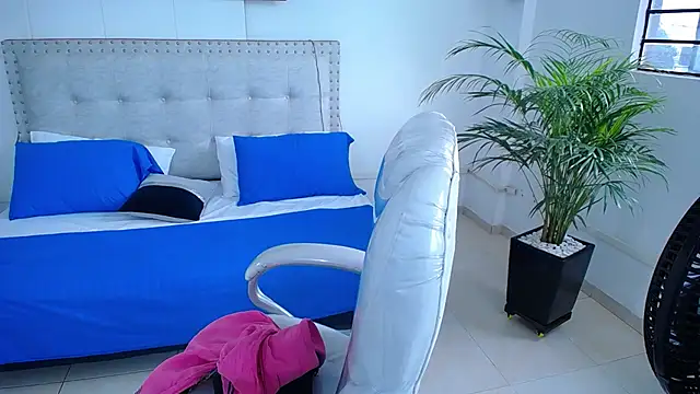 Chiqui milk  online show from 02/23/25, 12:37