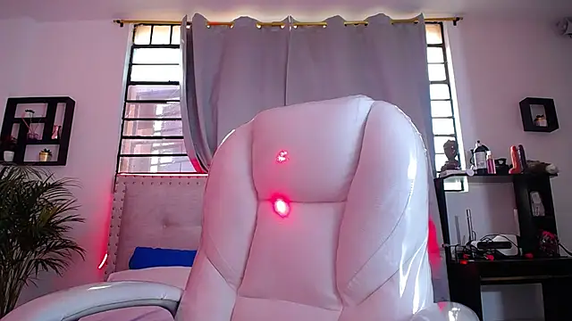 Chiqui milk  online show from 03/12/25, 10:50