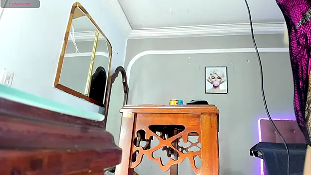 Jimena Grey online show from 12/18/25, 04:40