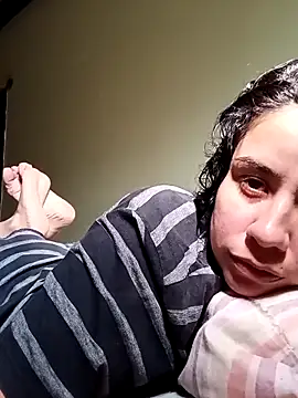 Snapshot of Michellluxo chatting on 02/05/26, 08:02 Michellluxo online show from 02/05/26, 08:02