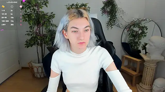 Mia Cheers online show from 12/08/24, 01:47