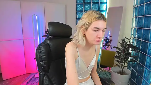 Mia Cheers online show from 03/04/25, 01:49