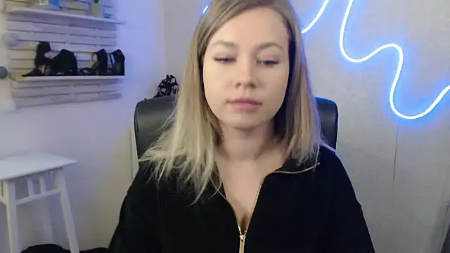 holly xglam online show from 01/24/25, 06:24