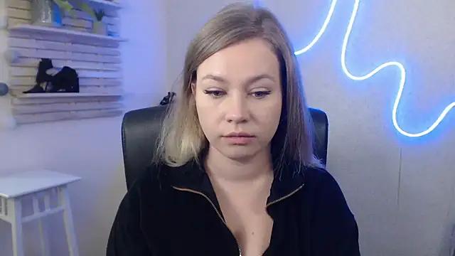 holly xglam online show from 01/24/25, 09:28