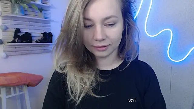 holly xglam online show from 02/06/25, 01:16