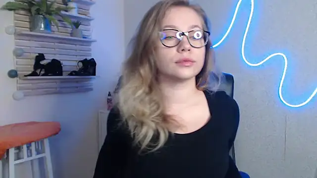 holly xglam online show from 02/12/25, 02:14