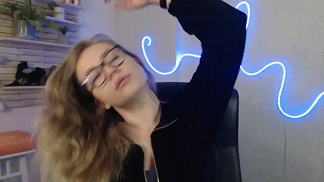 holly xglam online show from 02/13/25, 01:29