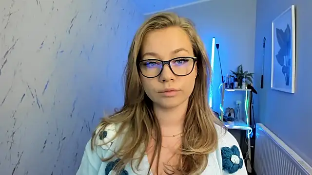 holly xglam online show from 09/30/25, 04:56