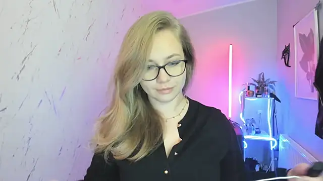 holly xglam online show from 10/21/25, 05:46