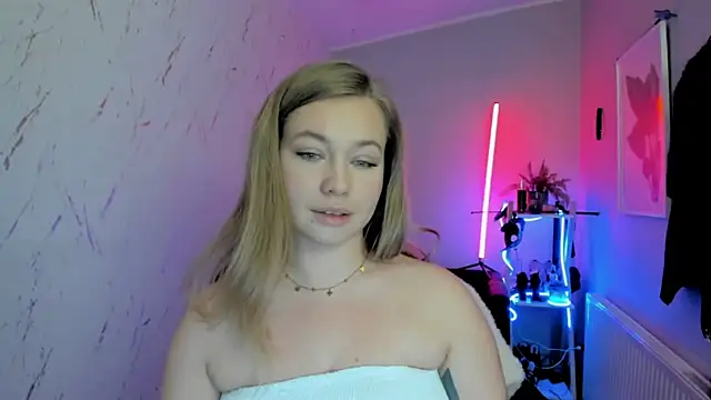 holly xglam online show from 11/19/25, 07:47