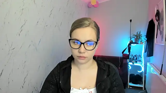 holly xglam online show from 02/19/26, 07:43