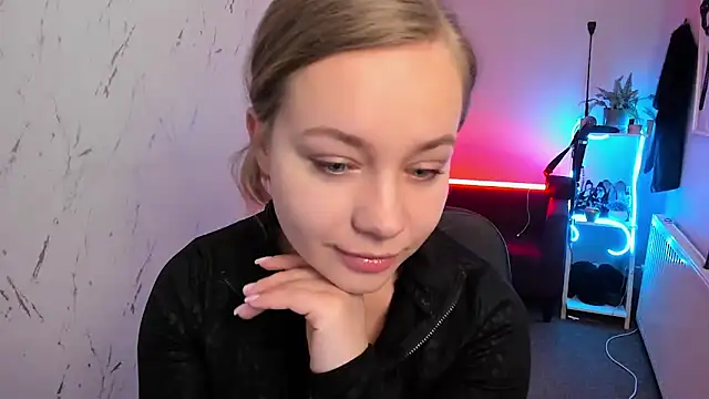 holly xglam online show from 02/26/26, 07:57