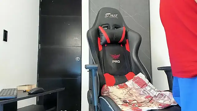 Snapshot of sergiio_mesa27 chatting on 12/28/24, 12:15 sergiio mesa27 online show from 12/28/24, 12:15