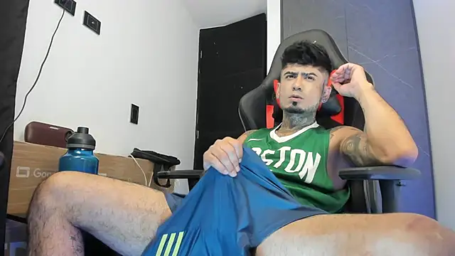 Snapshot of sergiio_mesa27 chatting on 02/23/25, 11:58 sergiio mesa27 online show from 02/23/25, 11:58