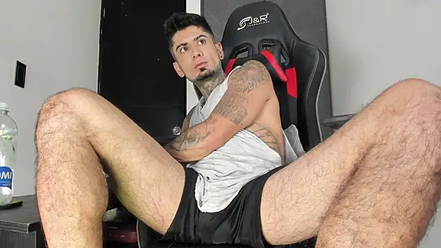 Snapshot of sergiio_mesa27 chatting on 11/19/25, 01:49 sergiio mesa27 online show from 11/19/25, 01:49