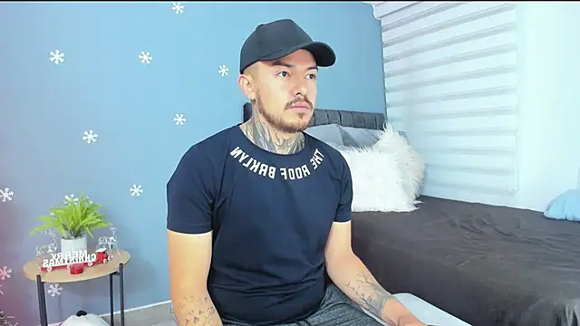 Snapshot of Hot_Couple666 chatting on 01/07/25, 01:17 Hot Couple666 online show from 01/07/25, 01:17