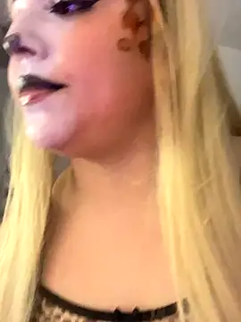 Snapshot of PurpleHaze17 chatting on 10/21/25, 04:46 PurpleHaze17 online show from 10/21/25, 04:46