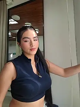 Snapshot of miel_gomez chatting on 04/28/26, 08:25 miel gomez online show from 04/28/26, 08:25