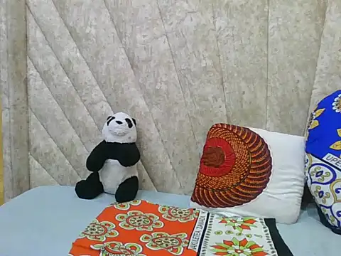 Snapshot of Sexy_Villagegal chatting on 10/18/25, 09:04 Sexy Villagegal online show from 10/18/25, 09:04