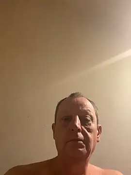 Snapshot of chubbybear2cum chatting on 09/17/25, 04:47 chubbybear2cum online show from 09/17/25, 04:47