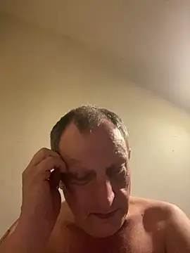 Snapshot of chubbybear2cum chatting on 10/11/25, 03:06 chubbybear2cum online show from 10/11/25, 03:06