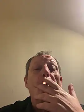 Snapshot of chubbybear2cum chatting on 11/15/25, 11:32 chubbybear2cum online show from 11/15/25, 11:32