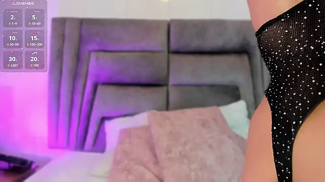 sophiee smith online show from 10/21/25, 11:33